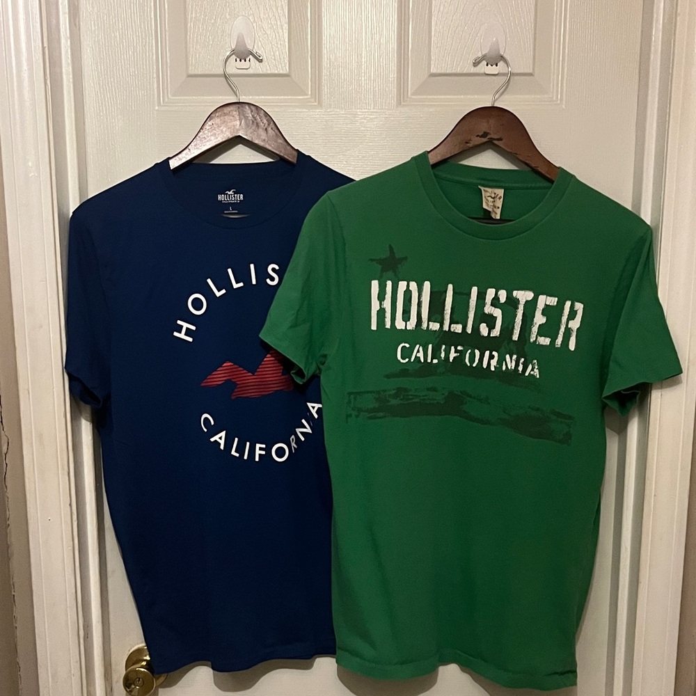 Hollister Men's Blue and Green Graphic Tees